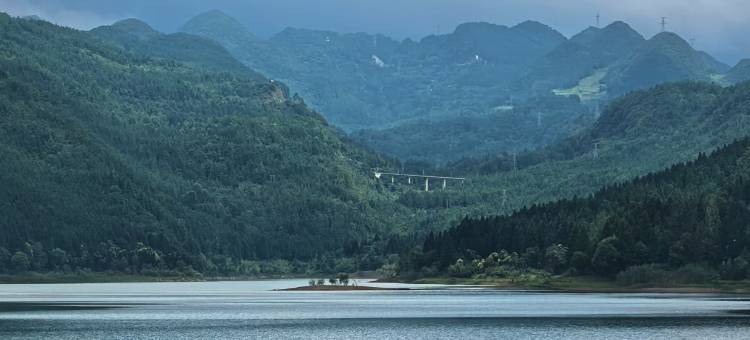 六盘水•润辉｜CHEVOL•SERENITY•ESPRIT•栖屿美学酒店(师范学院店)图片