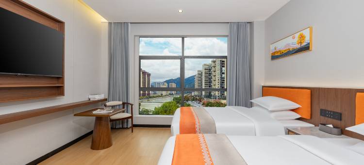 艺锦假日酒店(襄阳保康一中店)图片