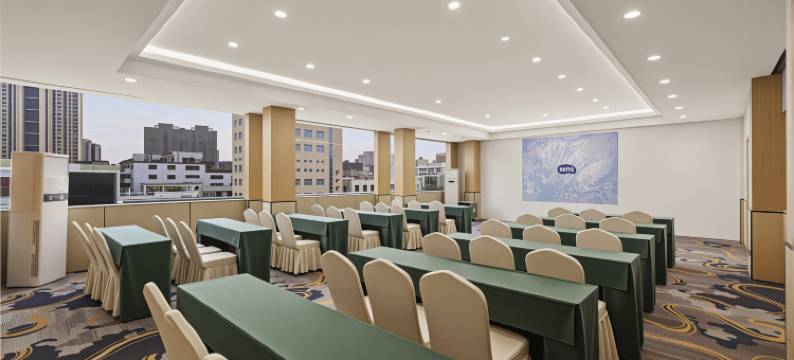 艺龙万国酒店(泉州石狮市政府店)图片