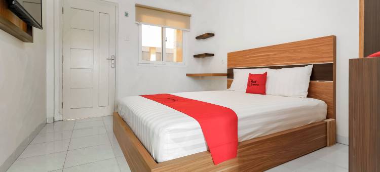 红多兹PLUS酒店-近巨港广场购物中心(RedDoorz Plus Near Palembang Square Mall)图片