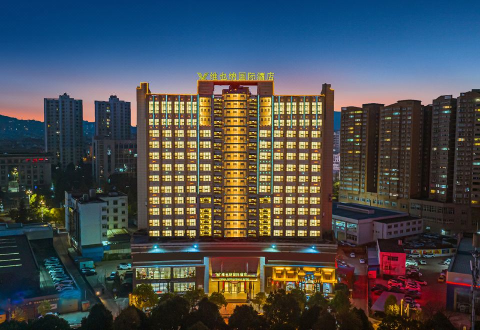 Vienna International Hotel (Qujing Yulong Branch) over view