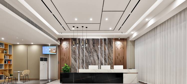 新卓成大酒店(云浮益华广场蟠龙天湖店)图片