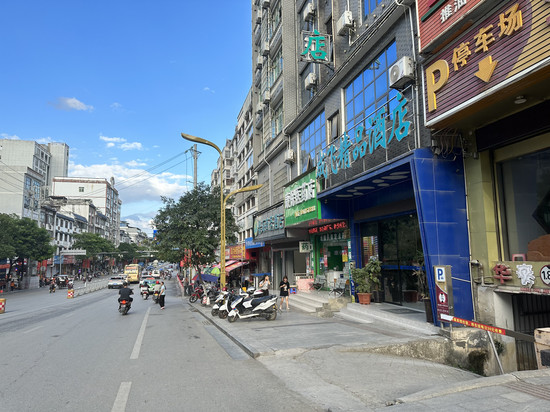 隆林成飞精品酒店