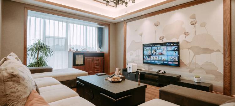 乐山广寒宫酒店(乐山高铁站嘉兴路美食街店)图片