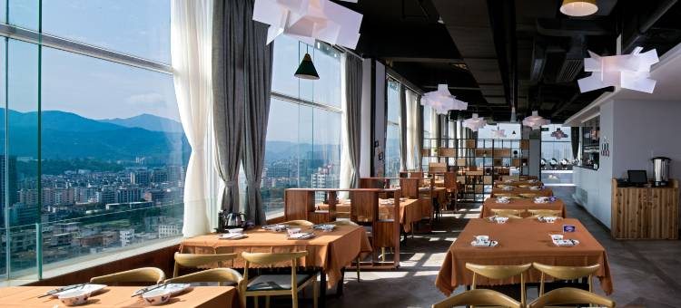 维也纳国际酒店(云浮市中心益华广场店)图片