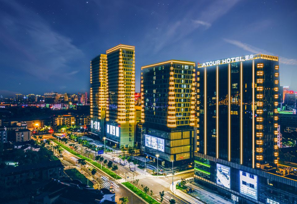 宁波外滩路劲新天地亚朵酒店外景图