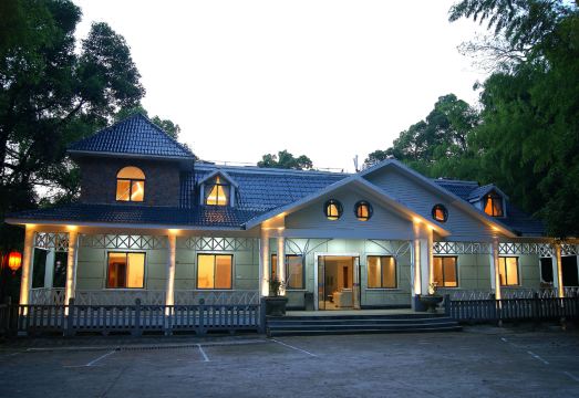 Lushan 1889 Inn (Lushan Cableway Lower Station Branch) over view