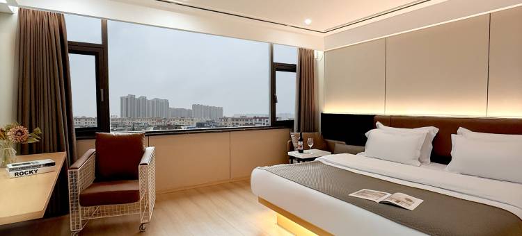 曲靖金凤凰芮汐酒店(沾益玉林广场店)图片