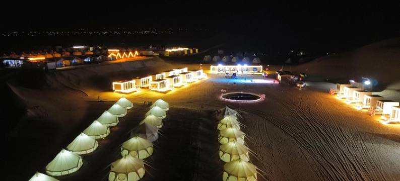 中卫漠野沙海露营地图片