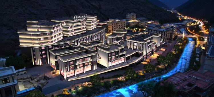 稻城亚丁来麓岷山饭店图片