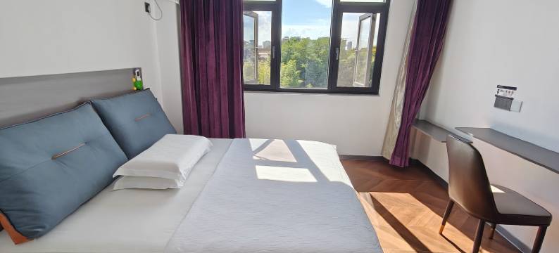 丫丫民宿(明清宫轻轨站店)图片