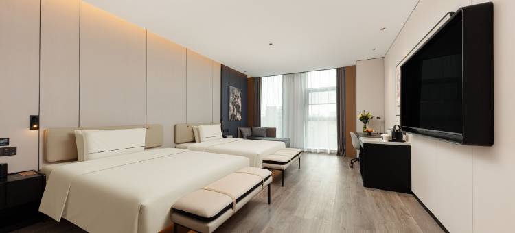 武汉张家湾省人民医院洪山院区亚朵酒店图片