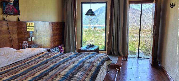 冶勒湖圣湖秘境客栈图片