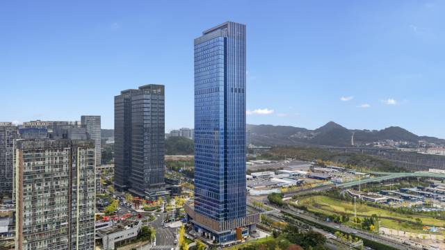 苗皇Royal・云境溯野高空观景酒店(贵阳市观山湖区高铁北站店)图片