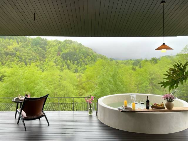 CREEK RESORT