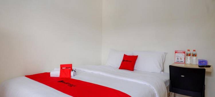 红多兹Kudus City城市广场家庭旅馆 2(RedDoorz near Alun Alun Kudus 2)图片