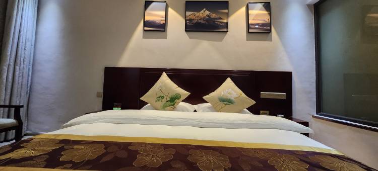 德钦岗坚酒店图片