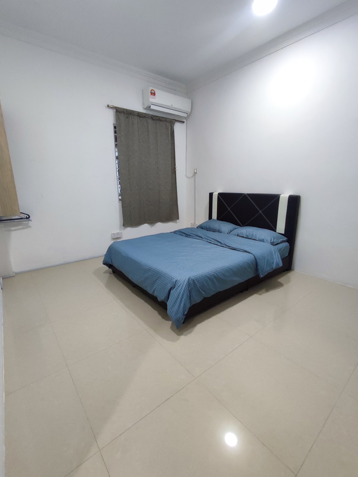 Sunny Homestay Kuching - Landed 14 PaxOver view