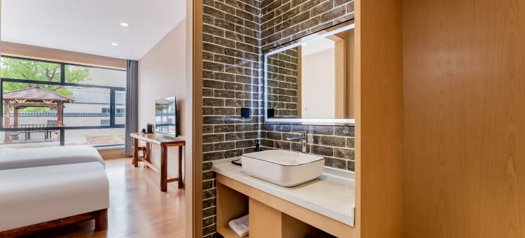 阿尔泰七台火山营地图片