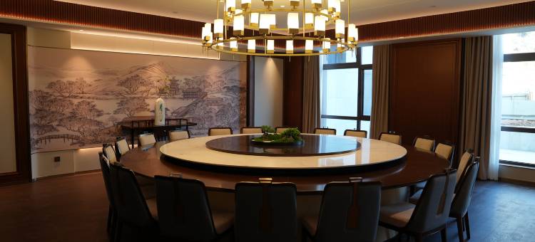 凤城国际酒店(卧龙山庄店)图片