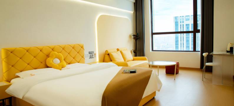 只有半朵设计师民宿(邹城百盛财富中心店)图片