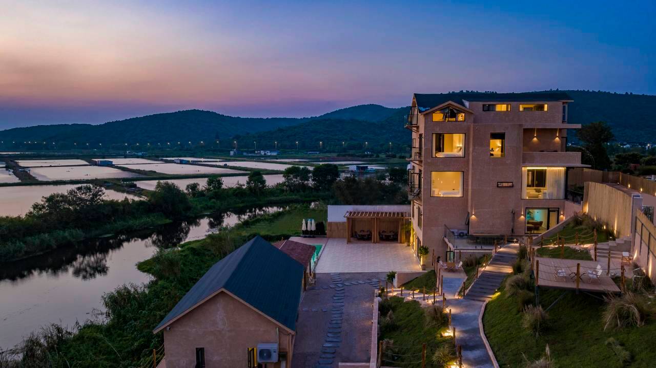 喜野·THE VILLA&CAFE&CAMPING&PARTY·泳池·湖景民宿图片