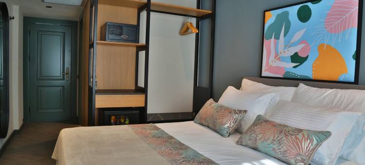 In The Middle Hotel图片