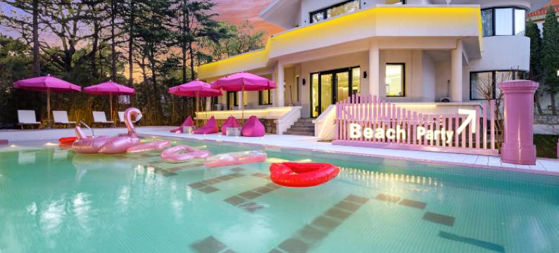 阿兰那美·Modern Tropical夏日定格美宿(碧螺塔酒吧公园店)图片