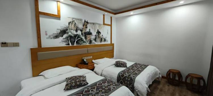 时雨丰情酒店(张家界国家森林公园标志门店)图片