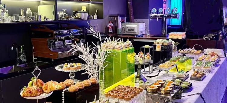 旅小二青年酒店(西湖湖滨定安路地铁站店)图片