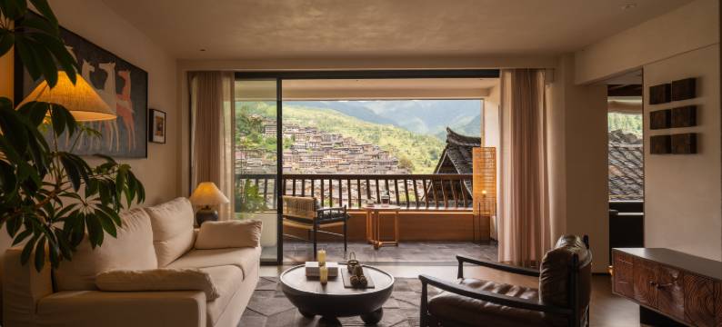 鸾喜·隐奢私汤全景民宿(西江千户苗寨观景台店)图片