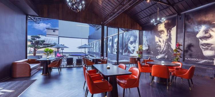 陇川黑金琉璃酒店图片