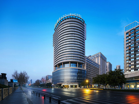 武汉江汉路江汉关江景亚朵酒店