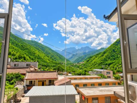 南晞小筑·富氧观山景·避暑度假美宿(官鹅沟大景区店)图片