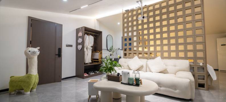 普者黑水月·极简主义·全景落地无界湖居美宿(青龙山店)图片