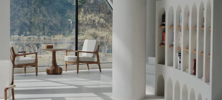 那云度假村悬崖上的天空之城图片