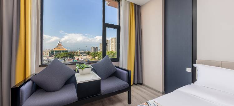 芒市宏顺艺术酒店(芒市广场店)图片