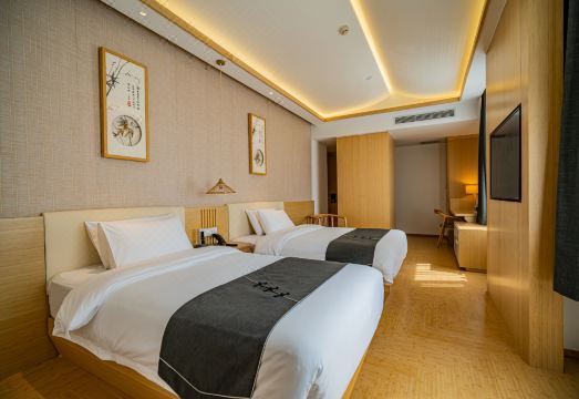 Jianguo Puyin Hotel (Shenyang Station Zhongshan Square Branch) Hotel Overview