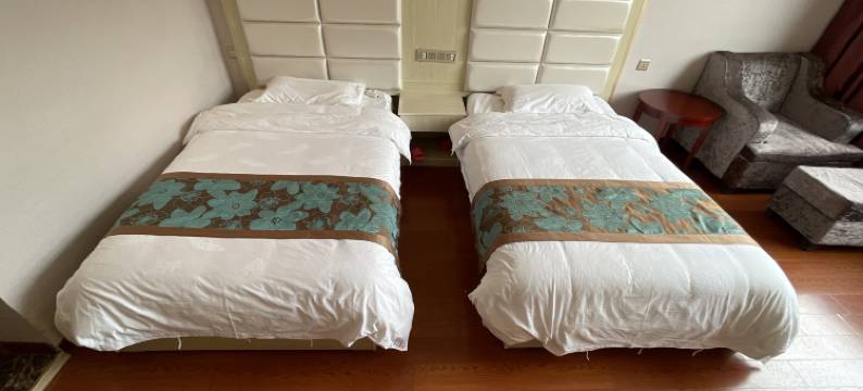 碌曲郎木寺隆达假日酒店图片