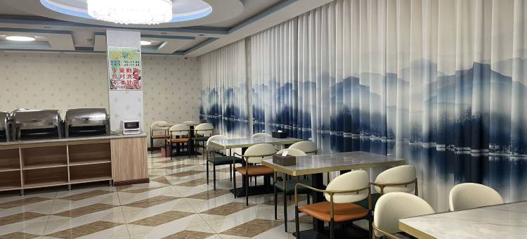 云尚柏庭酒店(泽普法桐公园店)图片