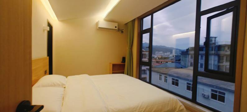 山海一月酒店图片