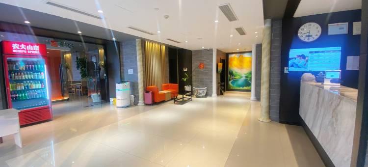 艺龙瑞云酒店(青岛城市阳台景区西海岸汽车总站店)图片