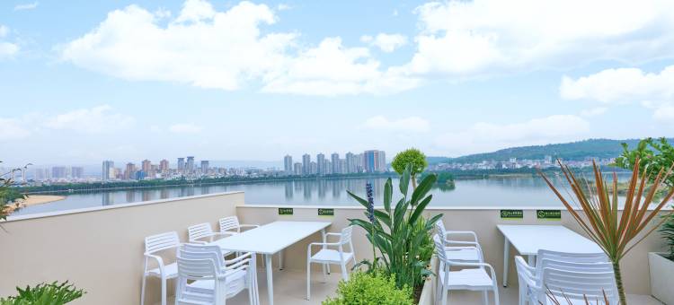 溪岸.温泉民宿(弥勒湖泉生态园店)图片