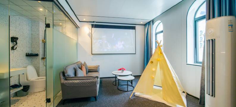 北海银滩逸龙影音酒店(国际客运港码头店)图片