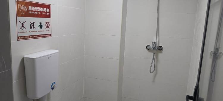 三只猫青旅公寓(福田华强路地铁站店)图片