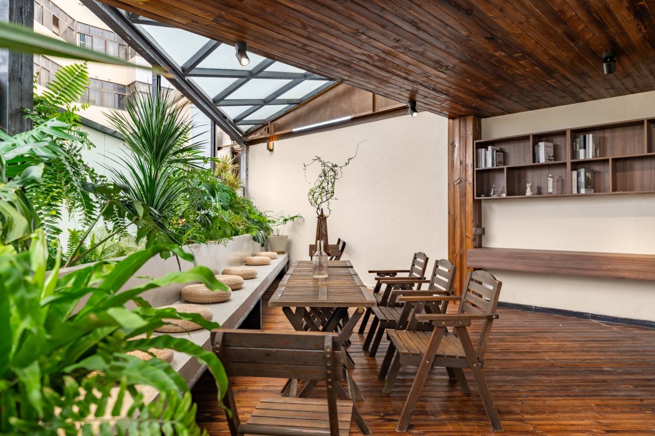 且慢·清晏影音酒店(昆明火车站东风广场店)图片