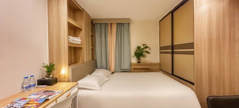 潮居公寓(深圳福田中心岗厦地铁站店)图片