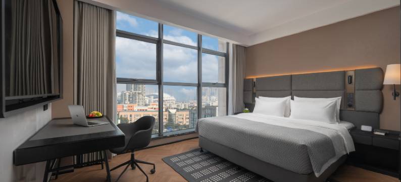 武汉体育中心万达悦华酒店(沌阳大道地铁站店)图片