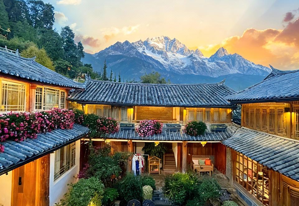 Lijiang Huazizai Premium Garden Inn over view