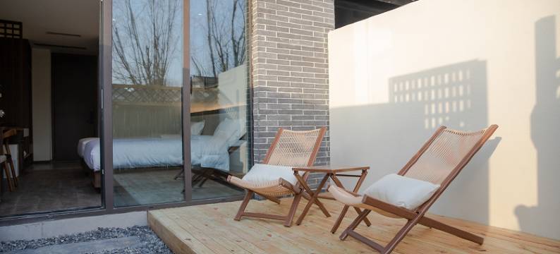 鹿鸣湖畔民宿(开封清明上河园万岁山武侠城店)图片